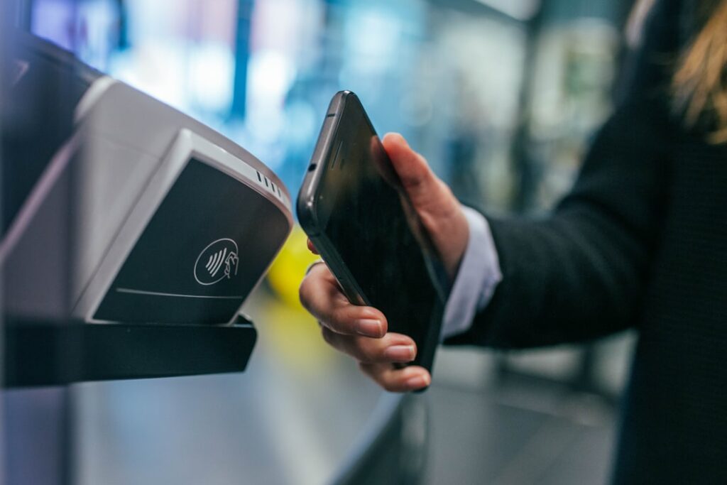 Pinnen met een creditcard: zo werkt het en dit kost het je